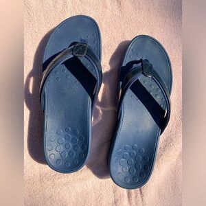 Vionic Pacific HighTide patent blue sandals.
